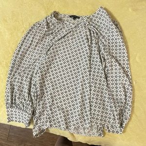 Comfortable work shirt! Fits like an XL